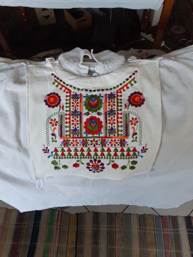 Gyimesi bunda hímzés 02
